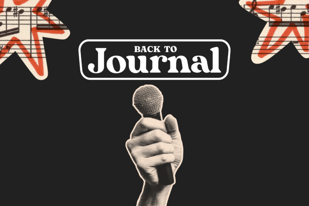Immagine scura con il logo bianco ufficiale di backtojournal il blog sul journaling di riferimento in Italia - Immagine in stile retrò con un mano che tiene un microfono e dei segni musicali
